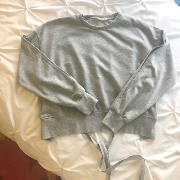 Cropped High-Low Sweatshirt - Picture 8 of 16